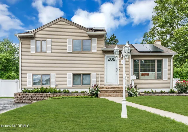 3rd image of 5 Forsgate Dr, Freehold, NJ 07728 | MLS# 22624008