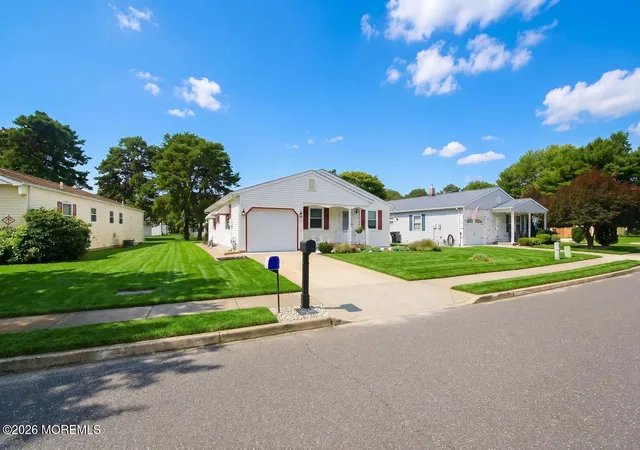 Photo 3 of Single family home for sale at 3 Wojtyla Ct, Toms River, NJ 08757 | MLS# 22623853 | Listing updated on 2026-09-24