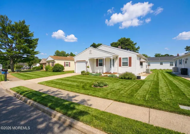 Photo 3 of Single family home for sale at 3 Wojtyla Ct, Toms River, NJ 08757 | MLS# 22623853 | Listing updated on 2026-09-24