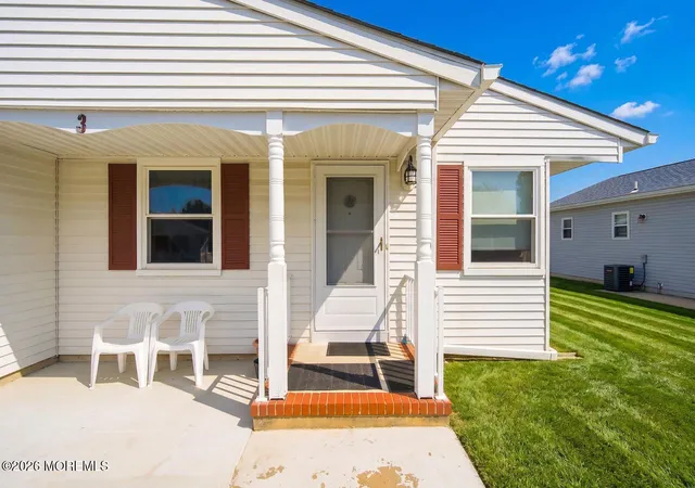 Photo 4 of Single family home for sale at 3 Wojtyla Ct, Toms River, NJ 08757 | MLS# 22623853 | Listing updated on 2026-09-24