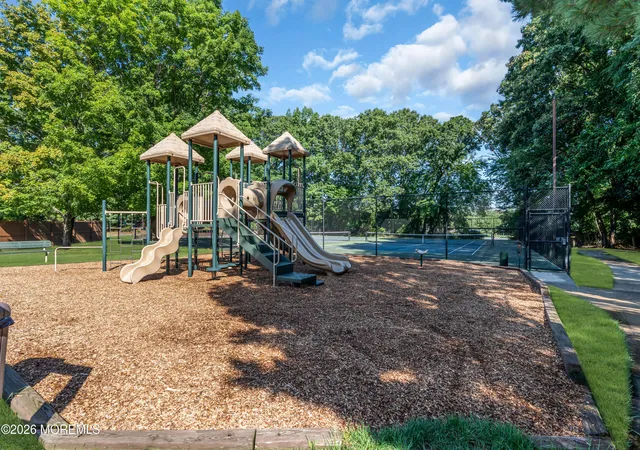 2nd image of 121 Dumbarton Hl Ct, Matawan, NJ 07747