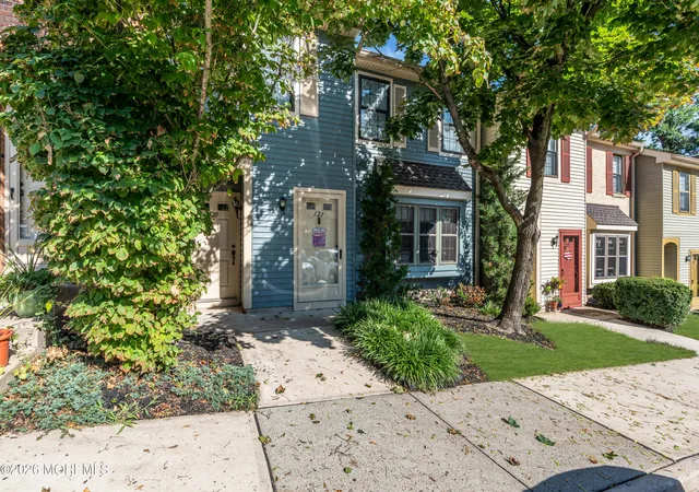 2nd image of 121 Dumbarton Hill Ct, Matawan, NJ 07747 | MLS# 22624990