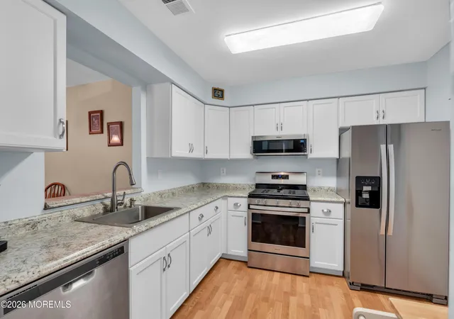3rd image of 121 Dumbarton Hill Ct, Matawan, NJ 07747 | MLS# 22624990