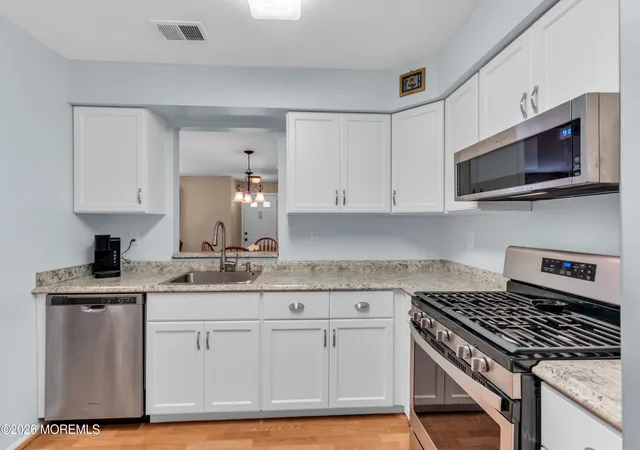 4th image of 121 Dumbarton Hill Ct, Matawan, NJ 07747 | MLS# 22624990