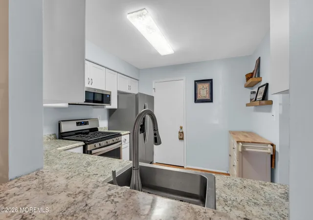 5th image of 121 Dumbarton Hill Ct, Matawan, NJ 07747 | MLS# 22624990