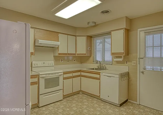 2nd image of 14 Monmouth Ln #B, Whiting, NJ 08759 | MLS# 22623902