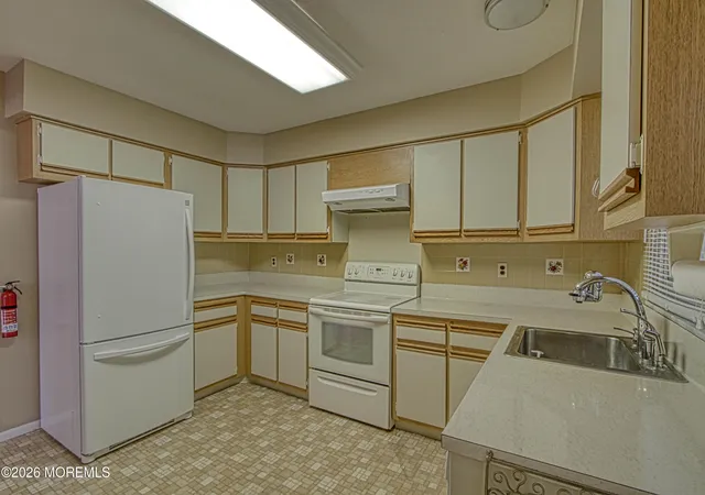 3rd image of 14 Monmouth Ln #B, Whiting, NJ 08759 | MLS# 22623902