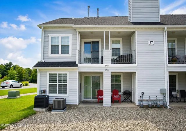 5th image of 1716 Waters Edge Dr, Toms River, NJ 08753