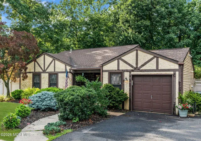 2nd image of 10 Concord Cir, Howell, NJ 07731 | MLS# 22624018