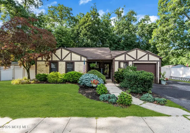 4th image of 10 Concord Cir, Howell, NJ 07731 | MLS# 22624018