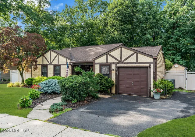 5th image of 10 Concord Cir, Howell, NJ 07731 | MLS# 22624018
