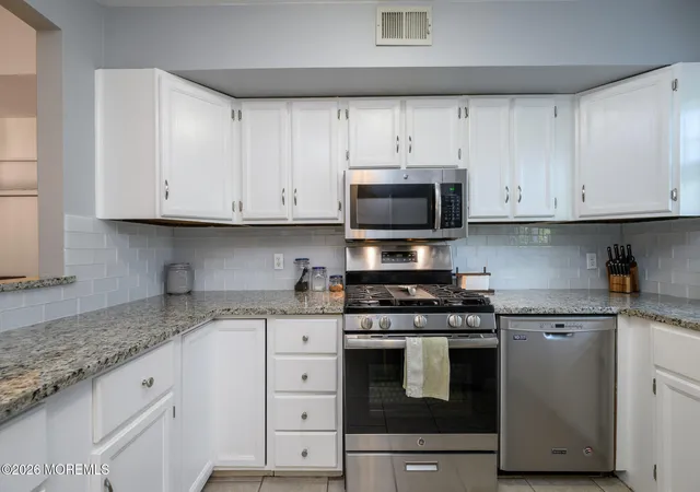 5th image of 7 King Charles Ct, Englishtown, NJ 07726 | MLS# 22624289