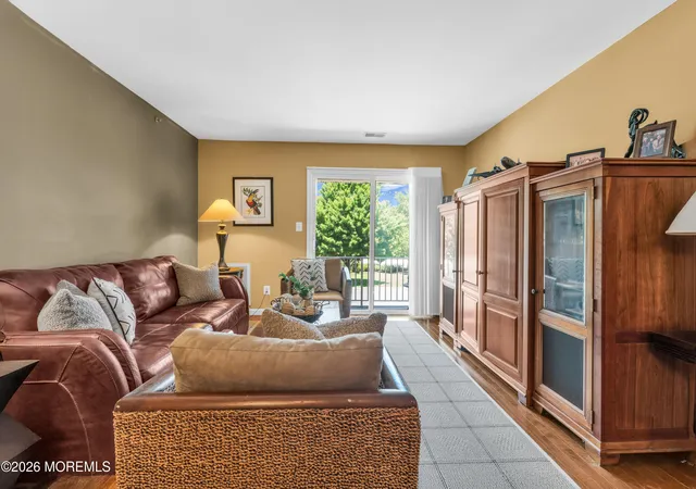 Listing Photo 4 - Condo for sale in building located at 1029 Wedgewood Cir, Belford, NJ 07718