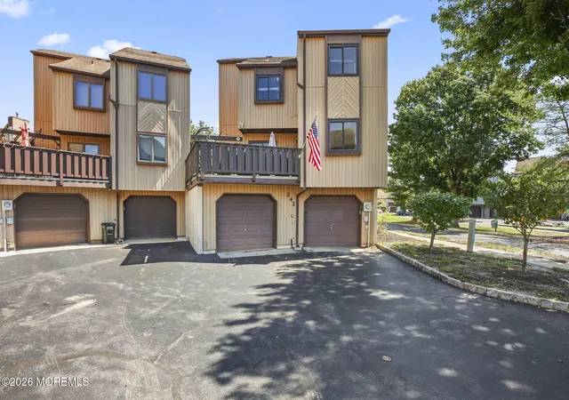3rd image of 242 Silver Ln, Old Bridge, NJ 08857
