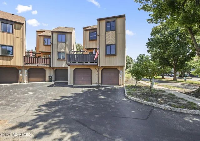 4th image of 242 Silver Ln, Old Bridge, NJ 08857