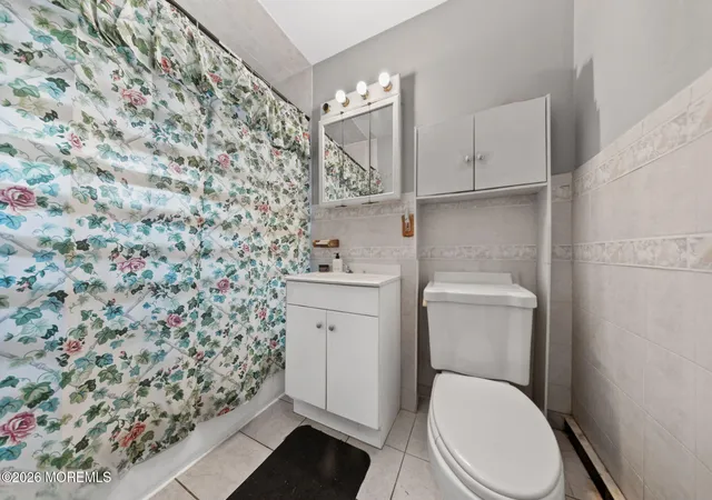 Listing Photo 2 - Condo for sale in building located at 816-826 W Grand St, Elizabeth City, NJ 07202 - Unit #3A