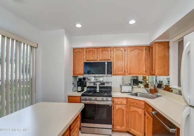 2nd image of 431 Hampton Ct, Manalapan, NJ 07726 | MLS# 22624367