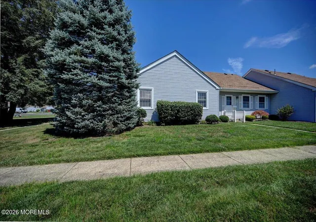 4th image of 42 Piazza Correale #B, Freehold, NJ 07728 | MLS# 22624876