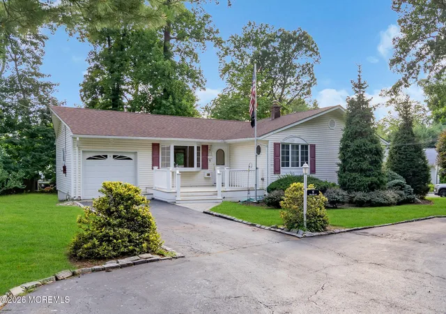 Photo 3 of Sale Pending at 9 Belaire Dr, Roseland, NJ 07068 | MLS# 22624478 | Listing updated on 2026-09-25