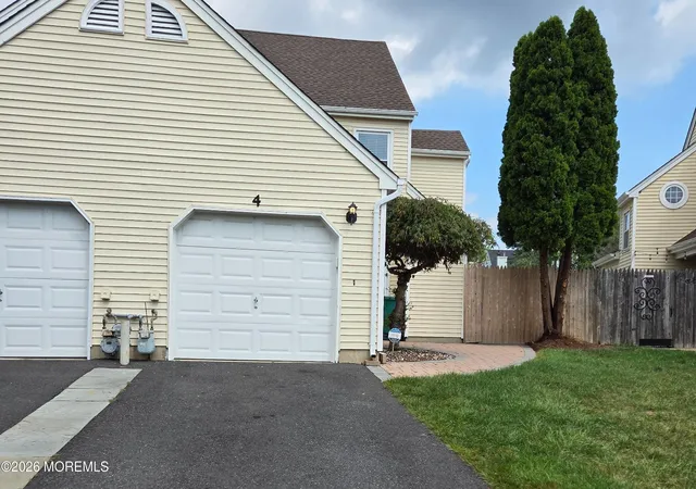 1st image of 4 Hawthorne Ct, Freehold, NJ 07728 | MLS# 22624324