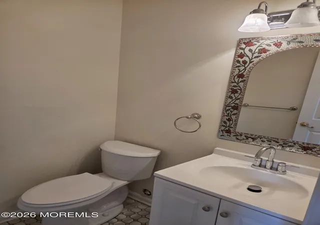 5th image of 4 Hawthorne Ct, Freehold, NJ 07728 | MLS# 22624324