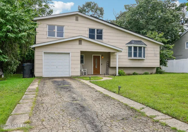 Photo 3 of Single family home for sale at 89 Bark St, Toms River, NJ 08753 | MLS# 22624327 | Listing updated on 2026-09-15