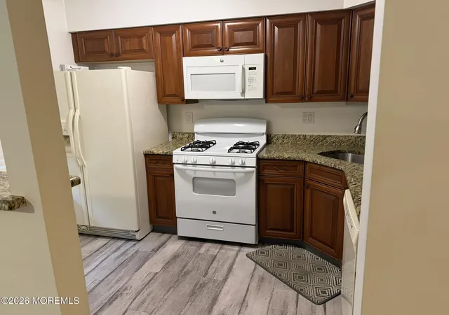 3rd image of 30 Mill Run W, Hightstown, NJ 08520