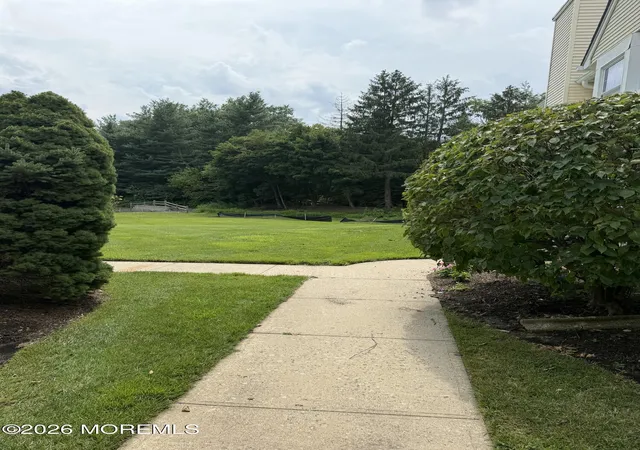 5th image of 30 Mill Run W, Hightstown, NJ 08520