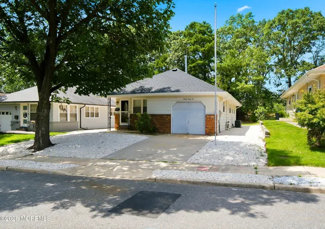 Photo 3 of Single family home for sale at 1645 Mount Everest Ln, Toms River, NJ 08753 | MLS# 22624862 | Listing updated on 2026-08-31