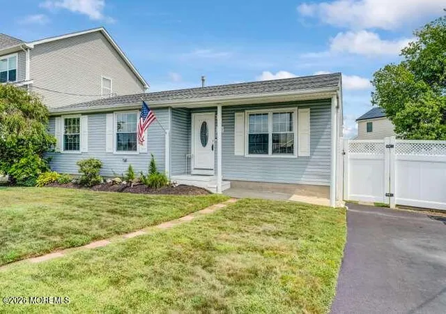 3rd image of 625 Beachwood Ave, Toms River, NJ 08753 | MLS# 22625611