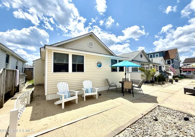 3rd image of 8 Brunswick Pl, Point Pleasant Beach, NJ 08742 | MLS# 22625043