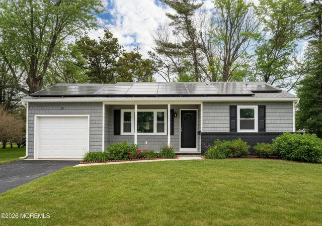 2nd image of 10 Woodbury Ct, Toms River, NJ 08757 | MLS# 22625406