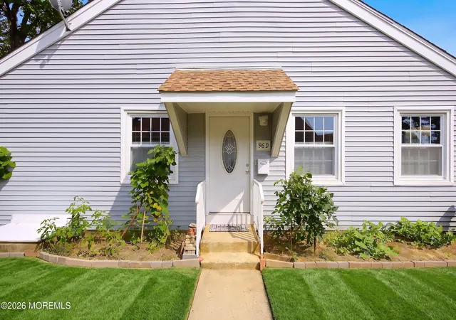 3rd image of 96 Halls Croft Rd #D, Freehold, NJ 07728 | MLS# 22626053