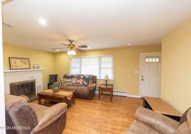 2nd image of 826 Bartlett Pl, Toms River, NJ 08753 | MLS# 22625373