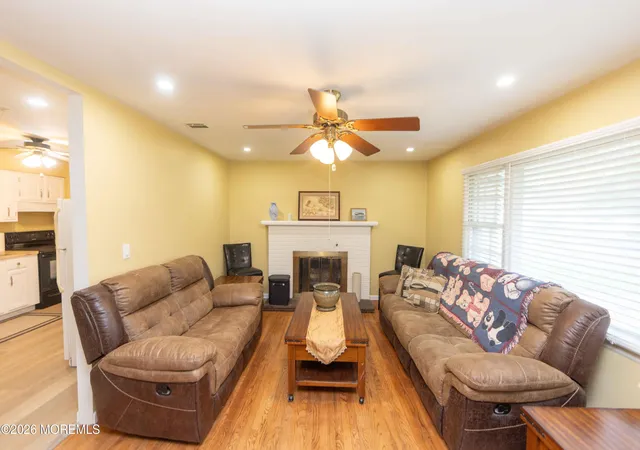 3rd image of 826 Bartlett Pl, Toms River, NJ 08753 | MLS# 22625373