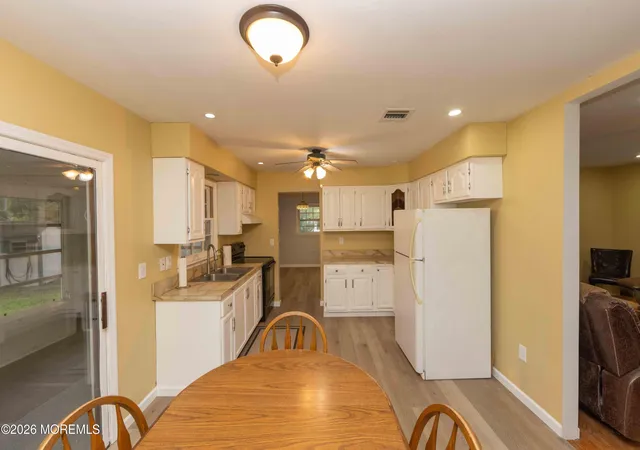 4th image of 826 Bartlett Pl, Toms River, NJ 08753 | MLS# 22625373