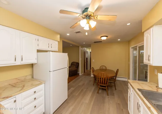 5th image of 826 Bartlett Pl, Toms River, NJ 08753 | MLS# 22625373