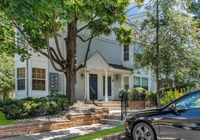 3rd image of 6 Tulip Ln, Freehold, NJ 07728 | MLS# 22625738