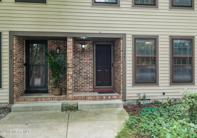3rd image of 604 Bent Trl, Toms River, NJ 08753