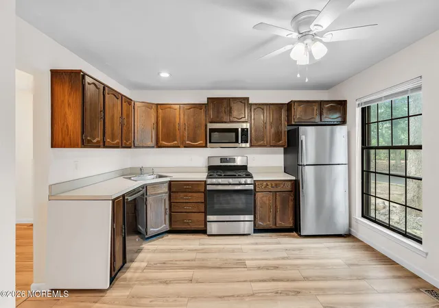 5th image of 604 Bent Trl, Toms River, NJ 08753