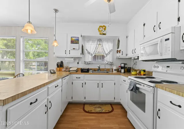 Photo 4 of Single family home for sale at 120 Bimini Dr, Toms River, NJ 08757 | MLS# 22625248 | Listing updated on 2026-08-14