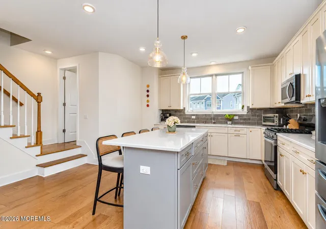 Listing Photo 4 - Condo for sale in building located at 7 Raritan Cvs, Keyport, NJ 07735