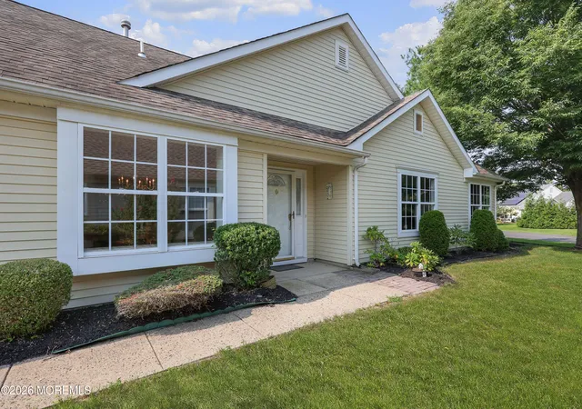2nd image of 2538 Ridgemont Ct, Toms River, NJ 08755 | MLS# 22625425