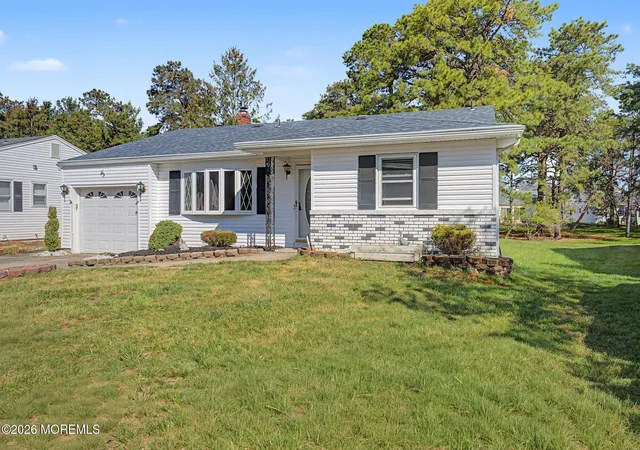 Photo 3 of Single family home for sale at 3 Whitaker Dr, Toms River, NJ 08757 | MLS# 22625407 | Listing updated on 2026-08-21