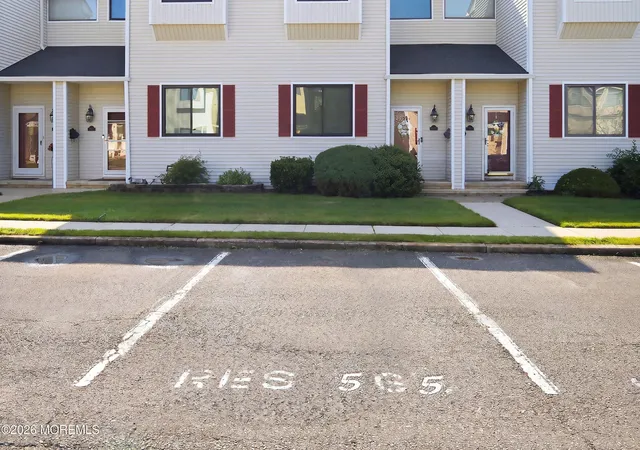 3rd image of 565 Clubhouse Dr, Middletown, NJ 07748 | MLS# 22625464