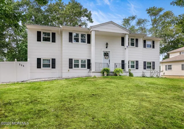 2nd image of 111 Oak Ridge Pkwy, Toms River, NJ 08755 | MLS# 22625544