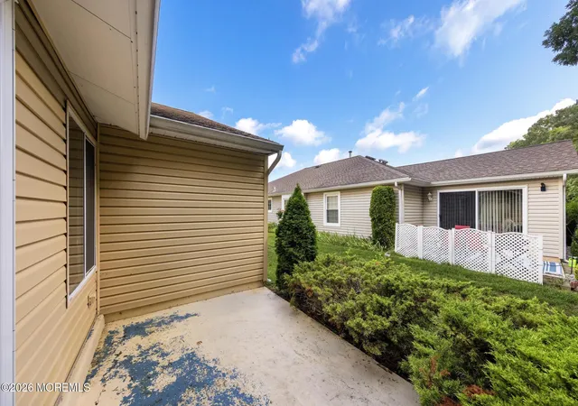 Photo 4 of Single family home for sale at 40 Pine Oak Blvd, Barnegat, NJ 08005 | MLS# 22625565 | Listing updated on 2026-09-20
