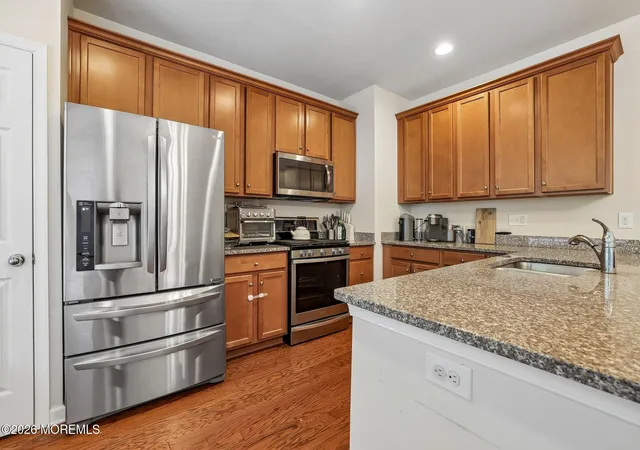 3rd image of 144 Waypoint Dr, Eatontown, NJ 07724