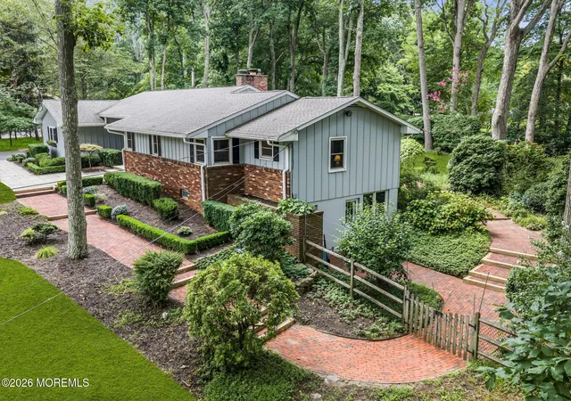 4th image of 10 Woodland Dr, Colts Neck, NJ 07722 | MLS# 22625746