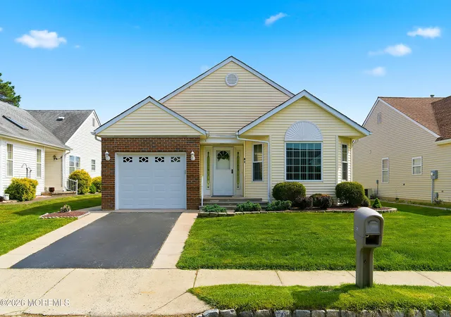 2nd image of 31 Portsmouth Dr, Toms River, NJ 08757 | MLS# 22625683